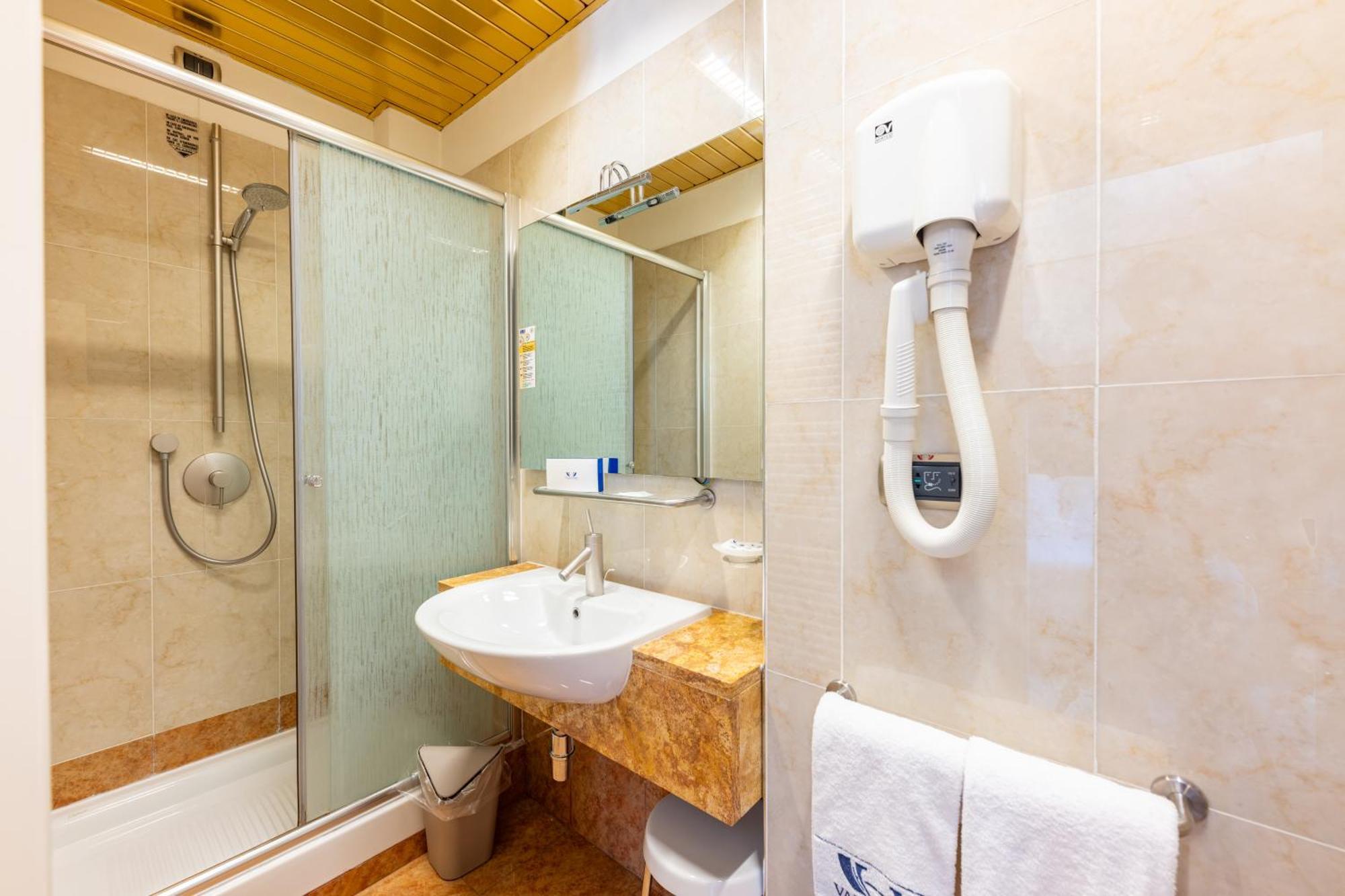 Hotel Valentino Terni Esterno foto